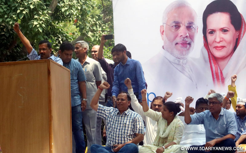 Delhi Chief Minister Arvind Kejriwal with Aam Aadmi Party leaders addressing a public meeting during a protest against Modi government in New Delhi on May 7, 2016.