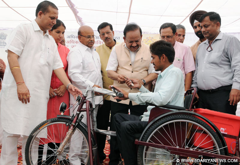  The Union Minister for Social Justice and Empowerment, Shri Thaawar Chand Gehlot and the Union Minister for Science & Technology and Earth Sciences, Dr. Harsh Vardhan distributing the aids and assistive devices to the persons with disabilities, at a function, in New Delhi on May 07, 2016.