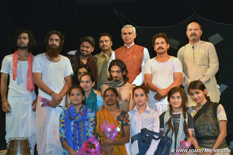 Governor Acharya Devvrat with artists at Gaiety Theatre, Shimla last evening. 