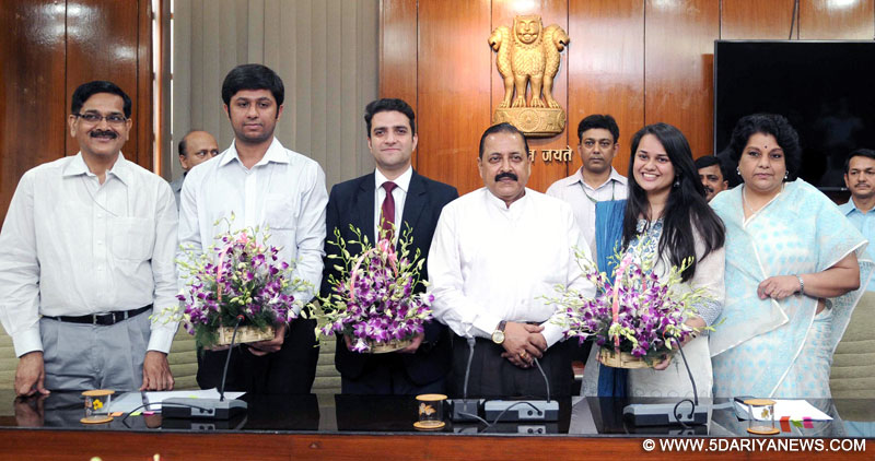 The toppers of Civil Services Examination, 2015, Tina Dabi, Athar Aamir Ul Shafi Khan and Jasmeet Singh Sandhu calling on the Minister of State for Development of North Eastern Region (I/C), Prime Minister’s Office, Personnel, Public Grievances & Pensions, Department of Atomic Energy, Department of Space, Dr. Jitendra Singh, in New Delhi 