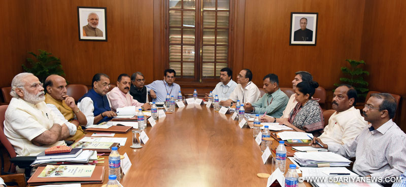 The Prime Minister, Shri Narendra Modi chairing a high level meeting on drought situation with the Chief Minister of Jharkhand, Shri Raghubar Das, in New Delhi on May 14, 2016.
