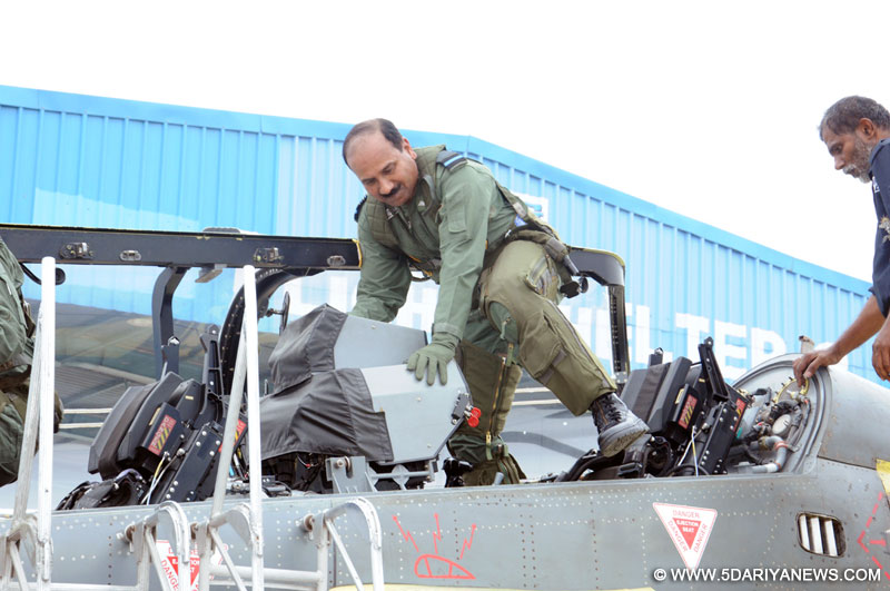 IAF chief flies Tejas fighter trainer in Bengaluru