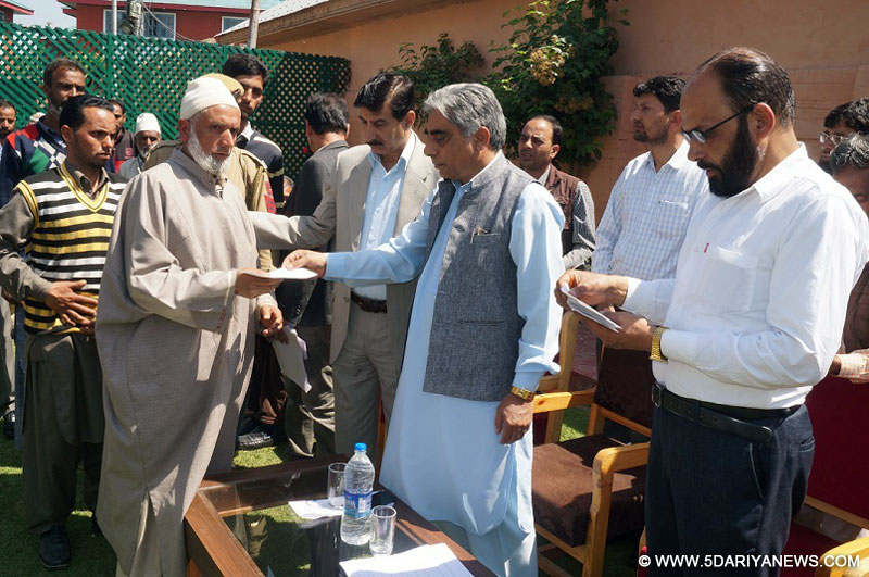 	Hanjura hands-over relief cheques to land erosion sufferers of Chrar-e-Sharief constituency