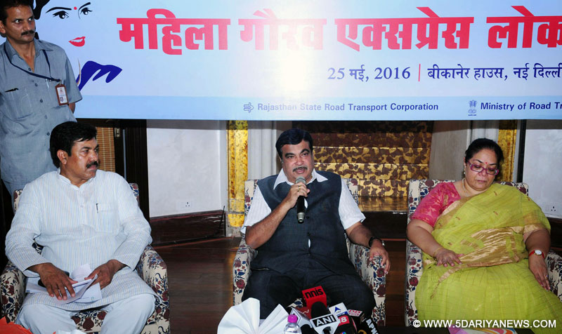 The Union Minister for Road Transport & Highways and Shipping, Shri Nitin Gadkari addressing at the dedication ceremony of the Buses with safety measures for women under Nirbhaya Scheme to the public, in New Delhi on May 25, 2016. The Transport Minister of Rajasthan, Shri Yunus Khan and the NCW, Chairperson, Smt. Lalitha Kumaramangalam are also seen.