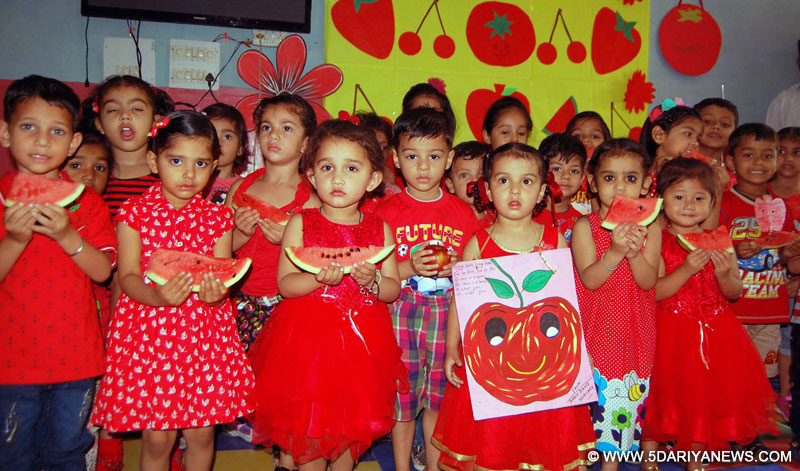 आशमां इंटरनेशनल स्कूल में छोटे छोटे बच्चों ने मनाया रेड डे
