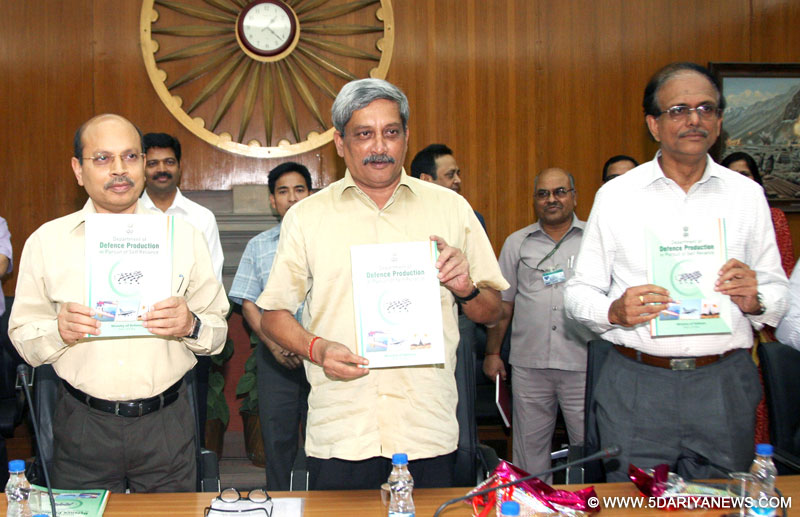 The Union Minister for Defence, Shri Manohar Parrikar releasing a booklet titled ‘Department of Defence Production in Pursuit of Self Reliance’ brought out by the Department of Defence Production, in New Delhi on May 26, 2016. The Defence Secretary, Shri G. Mohan Kumar and the Secretary (Defence Production), Shri A.K. Gupta are also seen.