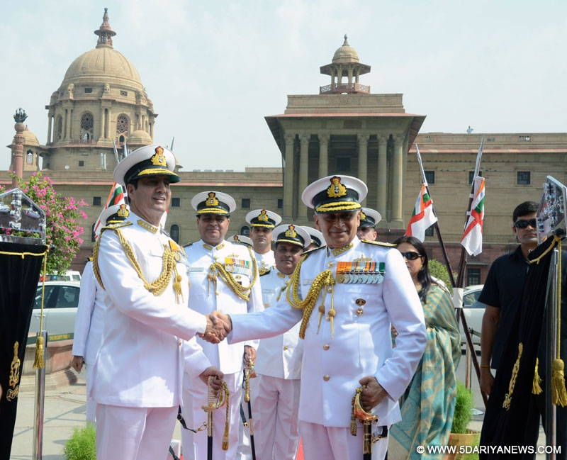 The Chief of Naval Staff, Admiral Sunil Lanba being received by the outgoing Chief of Naval Staff, Admiral RK Dhowan, in New Delhi on May 31, 2016.