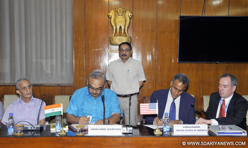 The Union Home Secretary, Shri Rajiv Mehrishi and the Ambassador of the United States of America to India, Mr. Richard R. Verma signing the documents related to the Arrangement between the authorised governmental agencies of the Government of India and the Government of the United States of America (USA) for exchange of terrorist screening information, in New Delhi on June 02, 2016. 