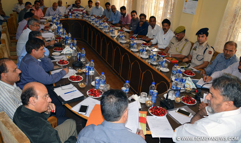 Div Com reviews progress of road projects in valley