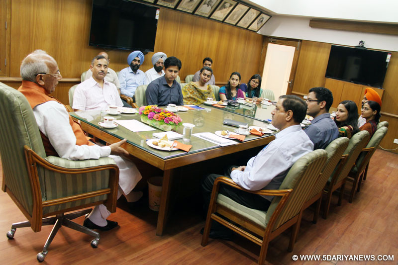 The Governor of Punjab and Administrator, Union Territory, Chandigarh, Prof. Kaptan Singh Solanki interacting with a group of eight IAS probationers of 2014 Batch at Punjab Raj Bhawan on 02.06.2016.