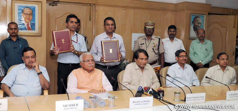The Union Minister for Railways, Shri Suresh Prabhakar Prabhu and the Chief Minister of Haryana, Shri Manohar Lal Khattar witnessing the signing ceremony of a Memorandum of Understanding (MoU) between the Ministry of Railways and Government of Haryana for formation of a Joint Venture, in New Delhi on June 02, 2016. The Chairman, Railway Board, Shri A.K. Mital and other dignitaries are also seen.
