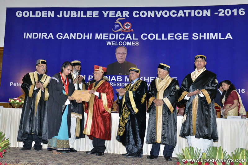 President of  India Shri Pranab Mukherjee  awarding Gold Medals and  Degree to a  meritorious student during Convocation  of  IGMC  at Shimla on 3 June 2016.