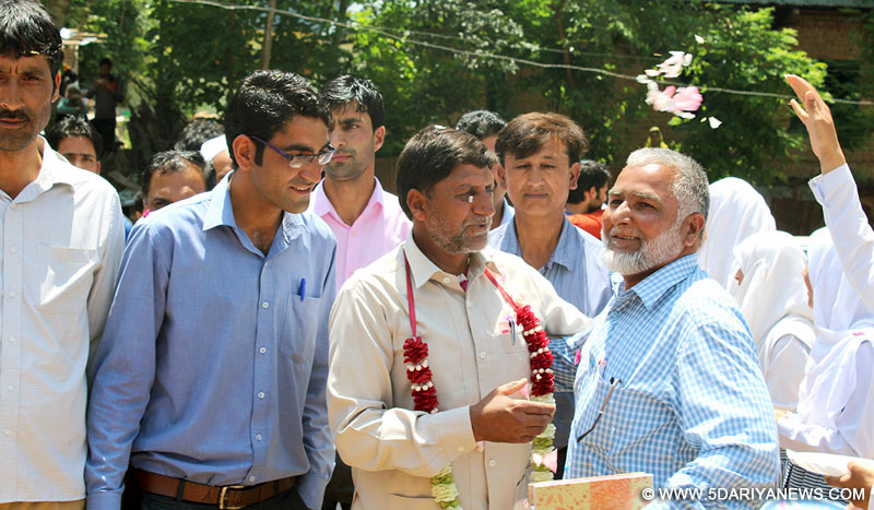 	GHS Muqam-i-Shahwali bids emotional farewell to Headmaster