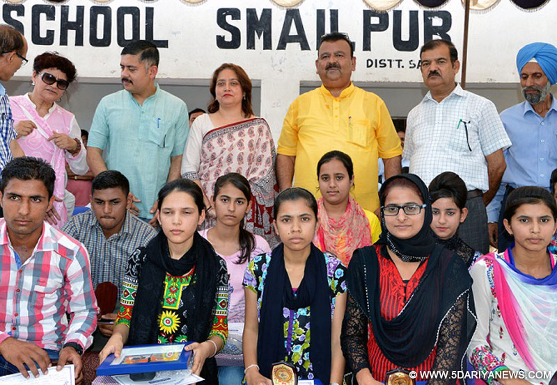 	Chander Parkash Ganga felicitates meritorious students at Smailpur