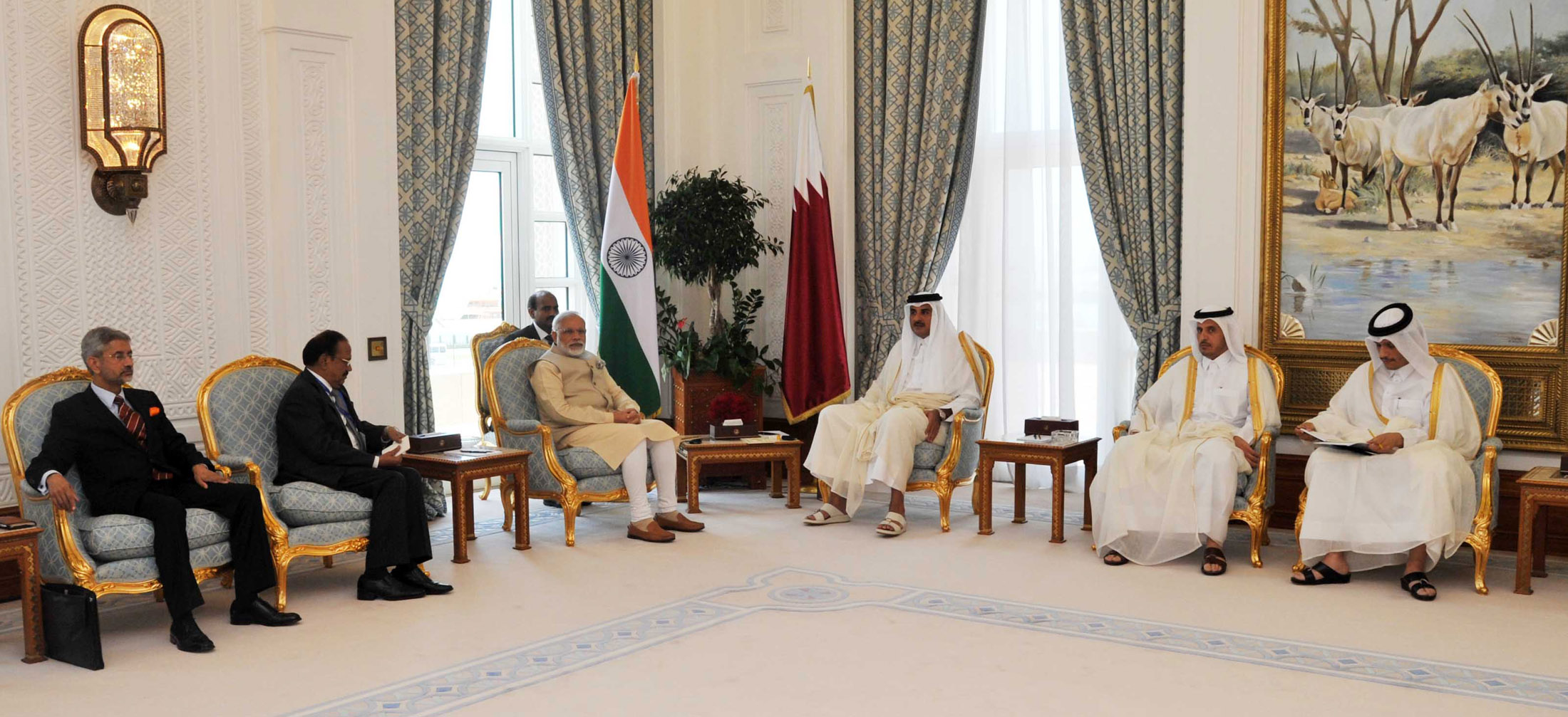 The Prime Minister, Shri Narendra Modi and His Highness Sheikh Tamim Bin Hamad Al Thani, at the delegation level talks, at Emiri Diwan, in Doha, Qatar on June 05, 2016.
