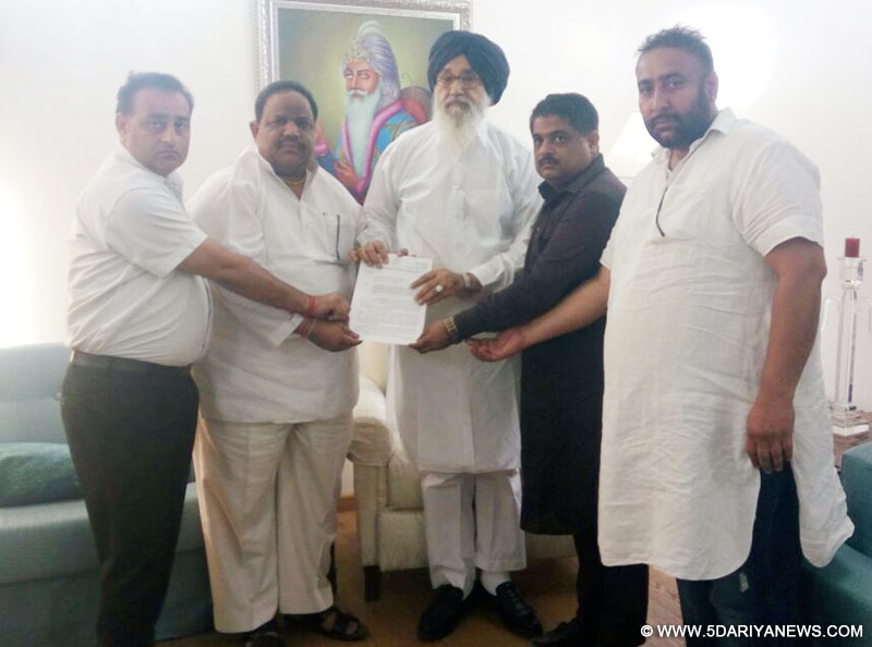 	Parkash Singh Badal Assures Delegation Of Cow Missionaries Led By Kimti Bhagat To Solve Mystery About The Disappearance Of Head Gau Sewa Mission Krishnanand