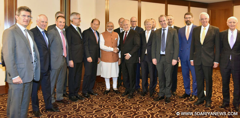 The Prime Minister, Shri Narendra Modi and the President of the Swiss Confederation, Mr. Johann Schneider-Ammann with the Swiss business leaders, in Geneva on June 06, 2016.