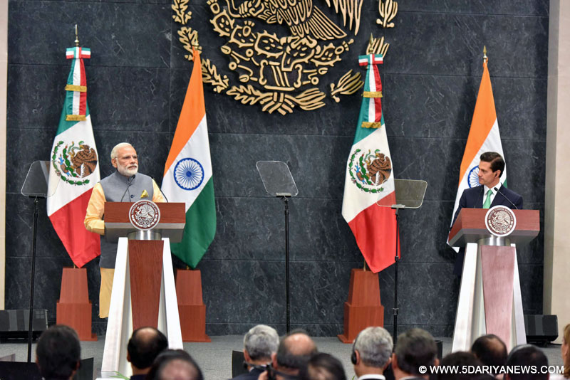 The Prime Minister, Shri Narendra Modi delivering his statement to the media in joint media briefing with the President of Mexico, Mr. Enrique Peaa Nieto, at the official residence of Los Pinos, in Mexico on June 08, 2016.