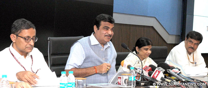 The Union Minister for Road Transport & Highways and Shipping, Shri Nitin Gadkari addressing at the launch of the Annual Report of the Transport Research Wing on Road Accidents in India 2015, in New Delhi on June 09, 2016. The Secretary, Ministry of Road Transport and Highways, Shri Sanjay Mitra is also seen.
