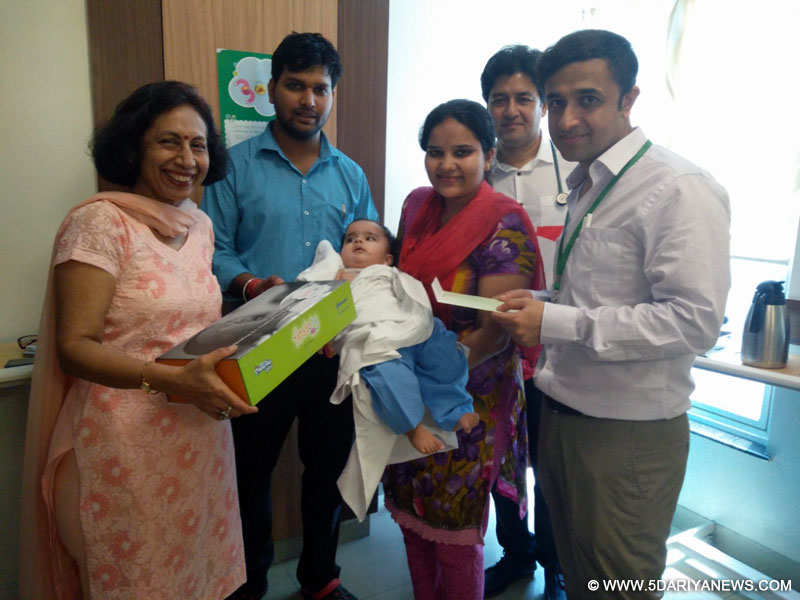 Doctors Anju Gambhir, Amit Kumar Singh and Amit Javed with parents of Baby Simran, at Fortis Hospital, Shalimar Bagh.