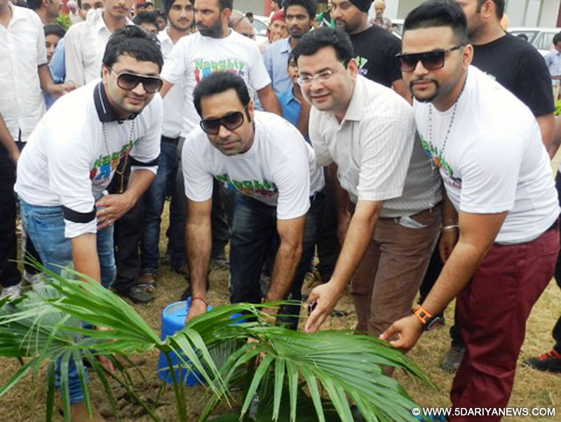 “Green Campus Drive” organized by Aryans Group of Colleges, Chandigarh