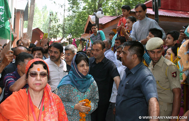 CM visits Kheer Bhawani, offers personal felicitations to devotees