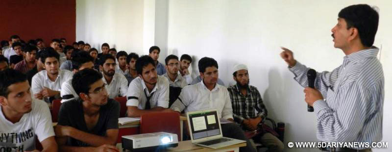 Aryans, Chandigarh Organized a Seminar on Applied Science for B.Tech Students