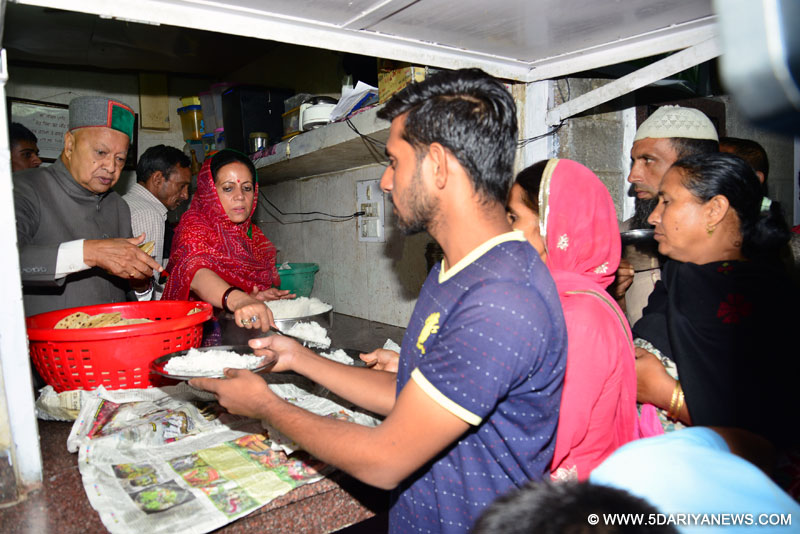 Chief Minister Virbhadra Singh and his wife Pratibha Singh, Vice Chairperson Himachal Pradesh Red Cross society  distributing Langar at Cancer hospital IGMC on 16 June 2016.