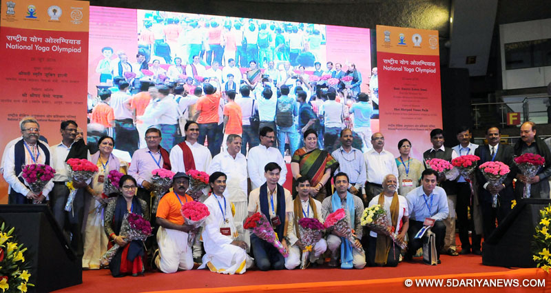 The Union Minister for Human Resource Development, Smt. Smriti Irani at the awards presentation ceremony of the “National Yoga Olympiad”, organised by the National Council of Educational Research and Training (NCERT), Ministry of Human Resource Development, ahead of the International Day of Yoga – 2016, in New Delhi on June 20, 2016. The Minister of State for AYUSH (Independent Charge) and Health & Family Welfare, Shri Shripad Yesso Naik, the President, VYASA and Chancellor, S-VYASA University, 