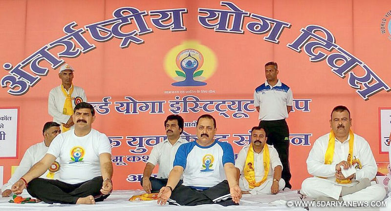 The Minister of State for Development of North Eastern Region (I/C), Youth Affairs and Sports (I/C), Prime Minister’s Office, Personnel, Public Grievances & Pensions, Atomic Energy and Space, Dr. Jitendra Singh performing Yoga along with other participants, on the occasion of the 2nd International Day of Yoga – 2016, at M.A. Stadium, Jammu on June 21, 2016.