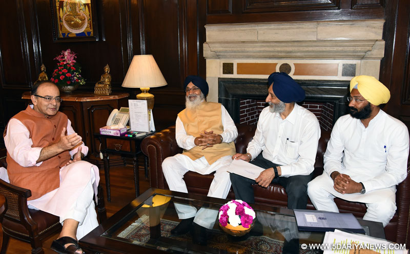 	Parkash Singh Badal Calls On Narendra Modi To Seek His Personal Intervention For Early Resolution Of Issues Pertaining To Procurement Of Grains