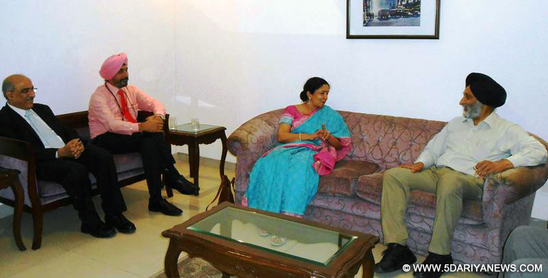 Adaish Partap Singh Kairon, Food & Civil Supply Minister of Punjab having a round of talk with Mrs. Shikha Sharma, Mananging Dirctor, Axis Bank. Mr. R.K.Bammi, Executive Director and Mr. Amarjit Singh, Circle Head Punjab of Axis Bank are also seen in the picture.