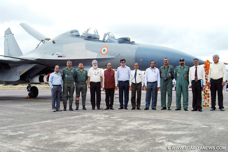 Su-30 flies with BrahMos missile for first time