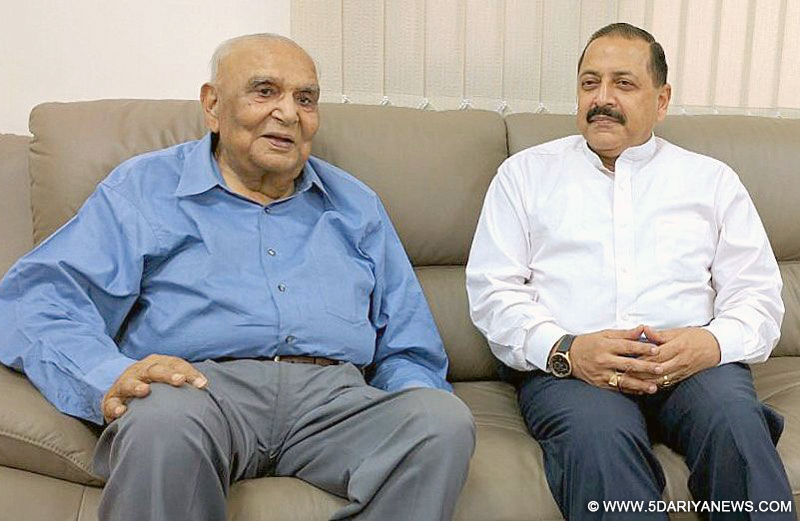 The former Governor of Jammu & Kashmir, Lt. Gen. (Retd.) S.K. Sinha meeting the Minister of State for Development of North Eastern Region (I/C), Youth Affairs and Sports (I/C), Prime Minister’s Office, Personnel, Public Grievances & Pensions, Atomic Energy and Space, Dr. Jitendra Singh, in New Delhi on June 23, 2016. 