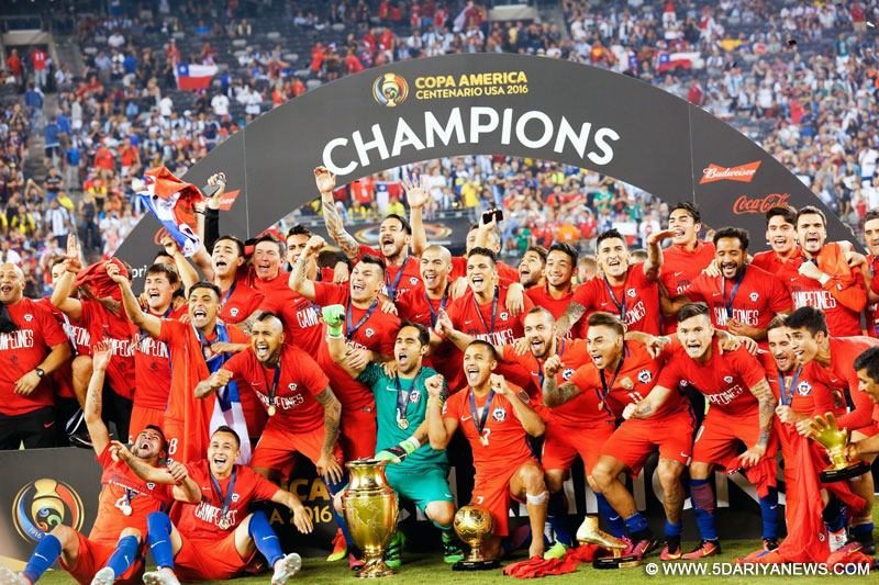 Players of Chile celebrate with the trophy after winning the final of 2016 Copa America Centenario soccer tournament at the Metlife Stadium in New Jersey, the United States on June 26, 2016.