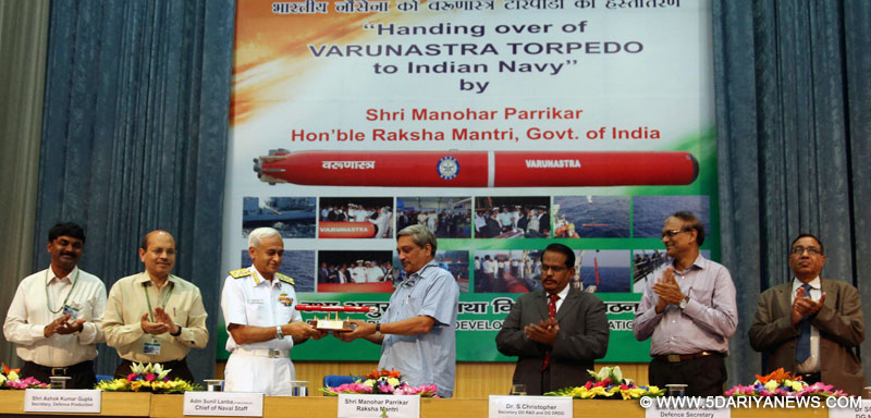 The Union Minister for Defence, Shri Manohar Parrikar handing over a model of ‘Varunastra’ torpedo to the Chief of Naval Staff, Admiral Sunil Lanba, at the Handing Over Ceremony of ‘Varunastra’ torpedo to Indian Navy, in New Delhi on June 29, 2016. 