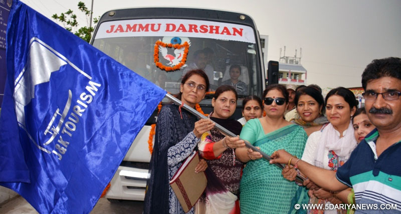Priya Sethi flags off border tour buses for Shri Amarnathji yatris
