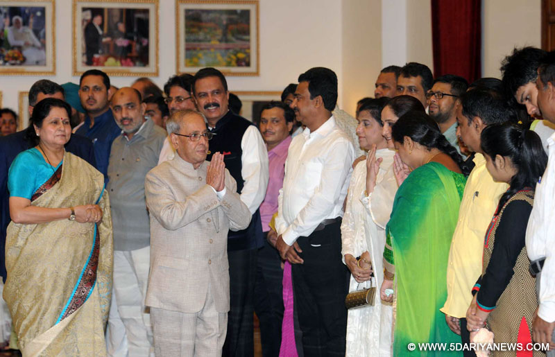 The President, Shri Pranab Mukherjee meeting the invitees, at an Iftar party, hosted by him, at Rashtrapati Bhawan, in New Delhi on July 01, 2016.