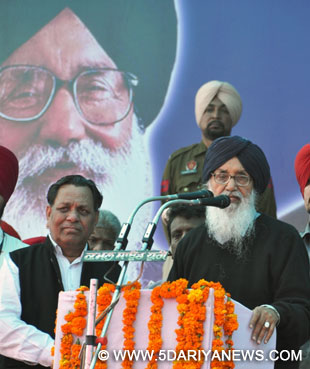 ਕਾਂਗਰਸ ਨੇ ਆਪਣੀਆਂ ਕਿਸਾਨ ਵਿਰੋਧੀ ਨੀਤੀਆਂ ਨੂੰ ਫਿਰ ਦੁਹਰਾ ਦਿੱਤਾ ਹੈ : ਪਰਕਾਸ਼ ਸਿੰਘ ਬਾਦਲ