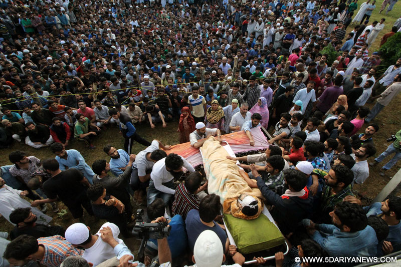 Sea of people participated in teenage militant’s funeral procession