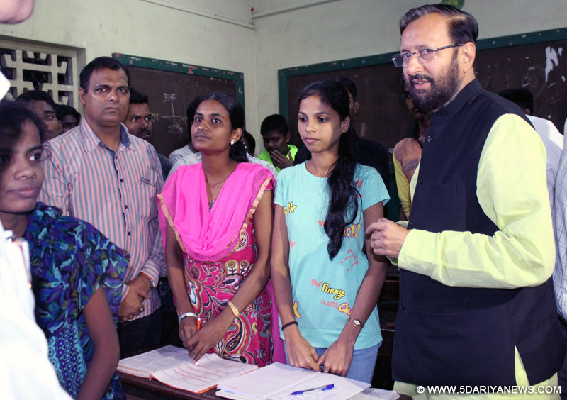 The Union Minister for Human Resource Development, Shri Prakash Javadekar interacting with the students of Goplakrishna Gokhale Night School, in Dadar, Mumbai on July 09, 2016
