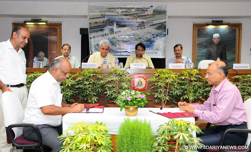 The Union Minister for Railways, Shri Suresh Prabhakar Prabhu witnessing the signing of the Development Agreement for the redevelopment of Habibganj Station in Bhopal, Madhya Pradesh between selected developer and Indian Railway Station Development Corporation Limited (IRSDC), in New Delhi on July 14, 2016. The Minister of State for Communications (Independent Charge) and Railways, Shri Manoj Sinha and the Chairman, Railway Board, Shri A.K. Mital are also seen.