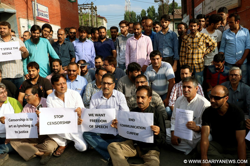 Journalists of Kashmir based Newspapers protesting against the state police crackdown on all Urdu and English newspapers in Srinagar; on July 16, 2016.