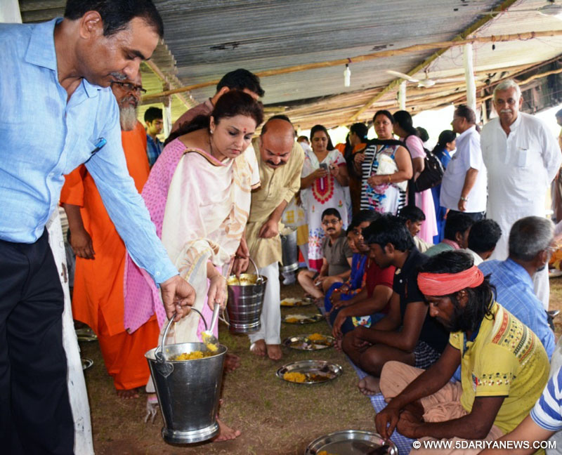 	Priya Sethi visits Bhandara organized for Amarnathji pilgrims