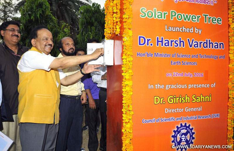 The Union Minister for Science & Technology and Earth Sciences, Dr. Harsh Vardhan launching the Solar Power Tree designed and developed by the CSIR-Central Mechanical Engineering Research Institute (CSIR-CMERI), Durgapur, in New Delhi on July 22, 2016. The DG, CSIR, Dr. Girish Sahni is also seen.