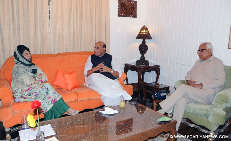 The Union Home Minister, Shri Rajnath Singh in a meeting with the Governor of Jammu and Kashmir, Shri N.N. Vohra and the Chief Minister of Jammu and Kashmir, Ms. Mehbooba Mufti, in Srinagar on July 23, 2016. 