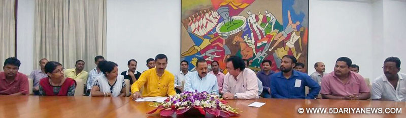 A delegation of Northeast Customs Employees led by the Member of Parliament, Shri George Baker meeting the Minister of State for Development of North Eastern Region (I/C), Prime Minister’s Office, Personnel, Public Grievances & Pensions, Atomic Energy and Space, Dr. Jitendra Singh, in New Delhi on July 26, 2016.