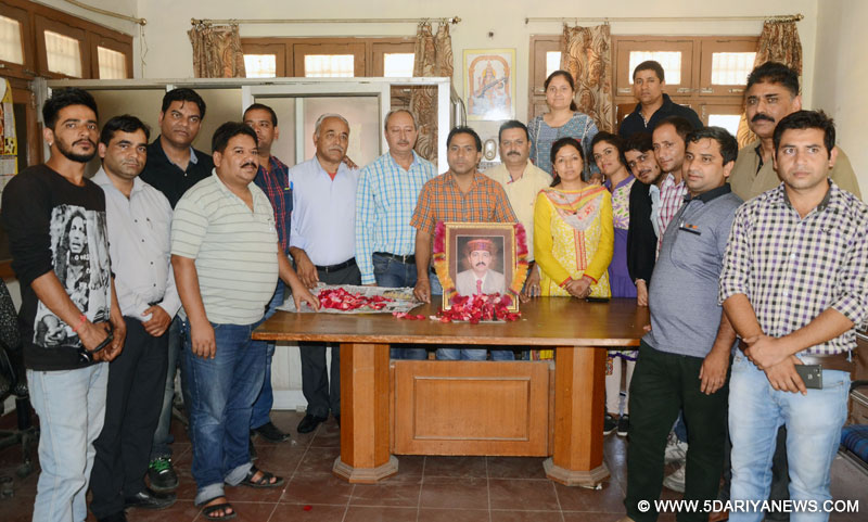 पत्रकार मनमोहन शर्मा की पुण्यातिथि पर रक्तदानियों को सम्मान