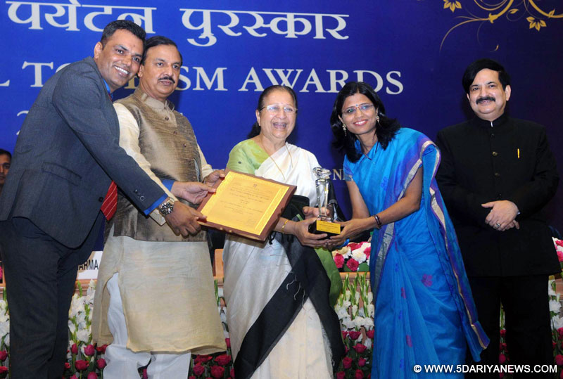 The Speaker, Lok Sabha, Smt. Sumitra Mahajan presented the National Tourism Awards 2014-15, at a function, organised by the Ministry of Tourism, in New Delhi on July 30, 2016. The Minister of State for Culture and Tourism (Independent Charge), Dr. Mahesh Sharma and the Secretary, Ministry of Tourism, Shri Vinod Zutshi are also seen.