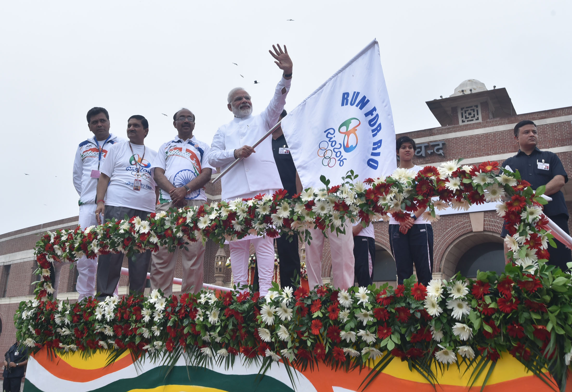 The Prime Minister, Shri Narendra Modi flagging off the “Run For Rio”, at Major Dhyan Chand National Stadium, in New Delhi on July 31, 2016. The Minister of State for Youth Affairs and Sports (I/C), Water Resources, River Development and Ganga Rejuvenation, Shri Vijay Goel is also seen.